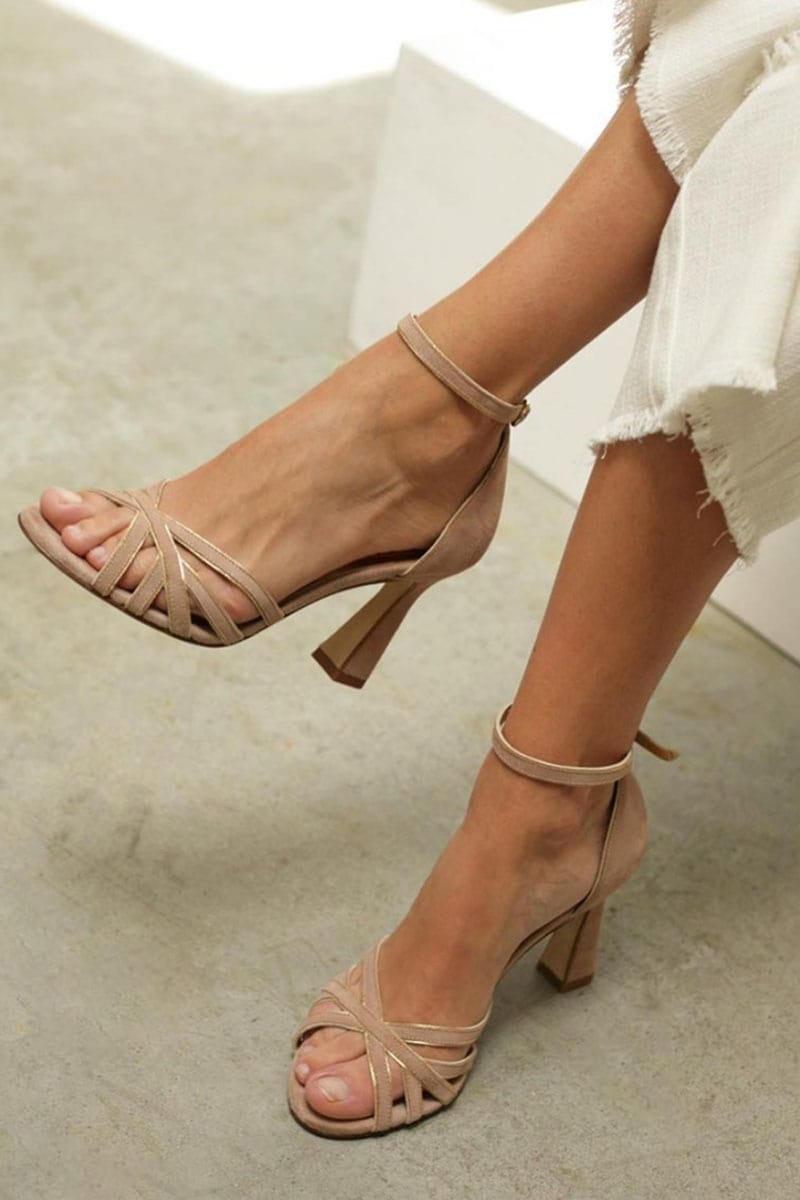 Naomi – Heels