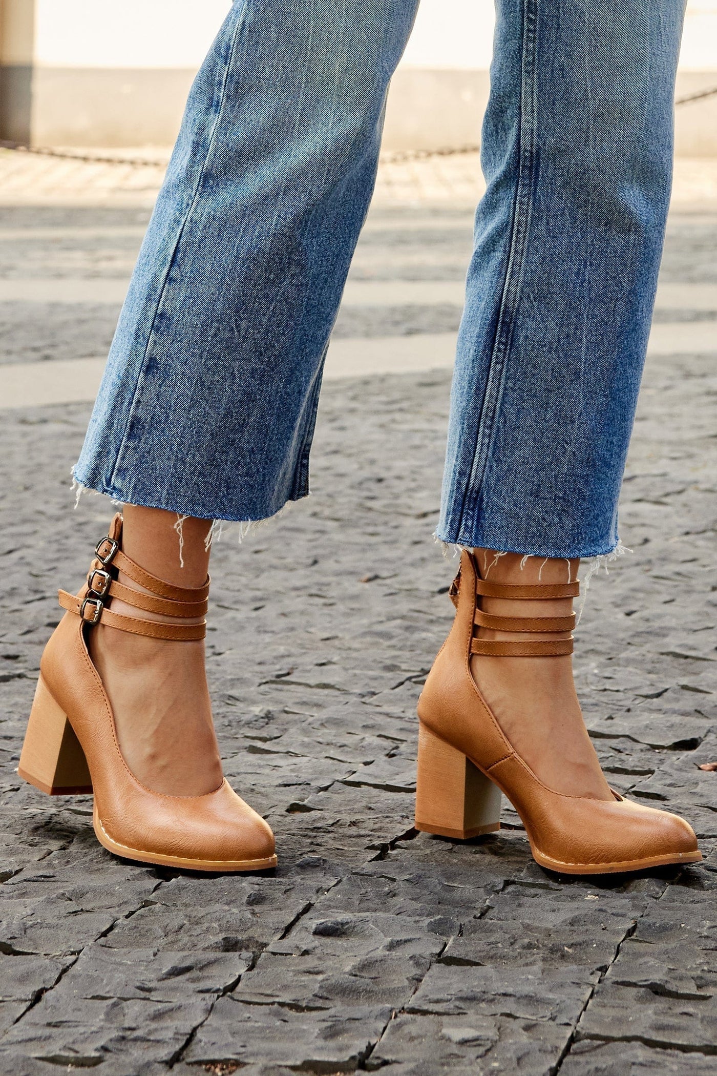 Ariana – Heels
