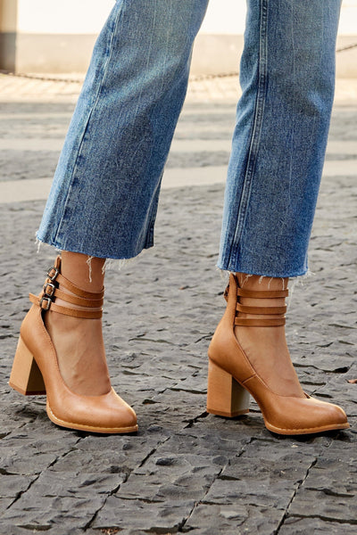 Ariana – Heels
