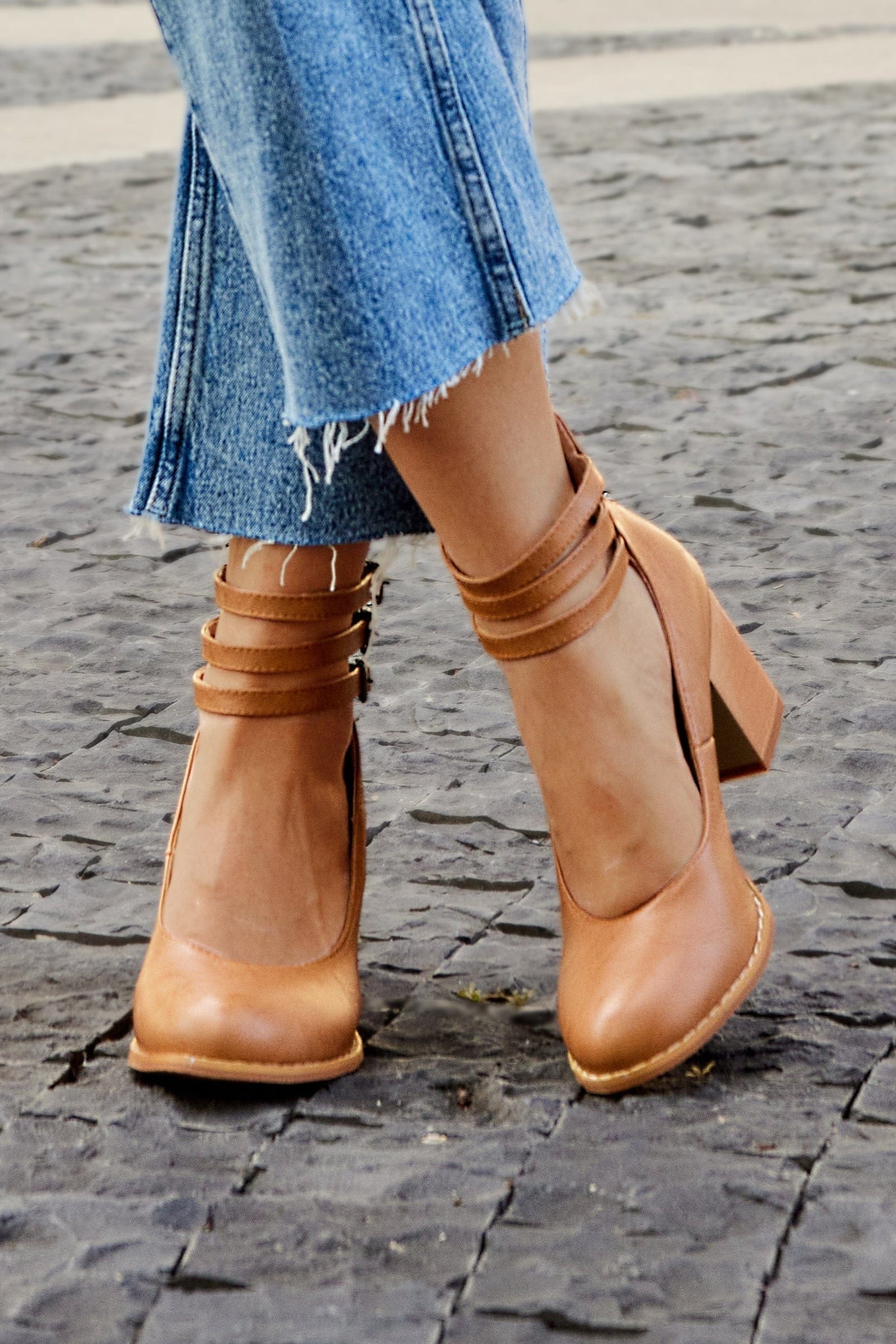 Ariana – Heels