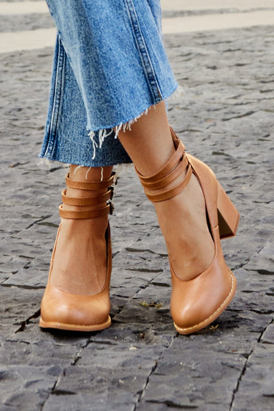 Ariana – Heels